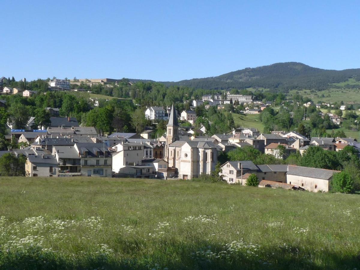 Charmant Appartement Dans Le Village/Coqueto Apartamento En El Pueblecito La Cabanasse Exteriör bild