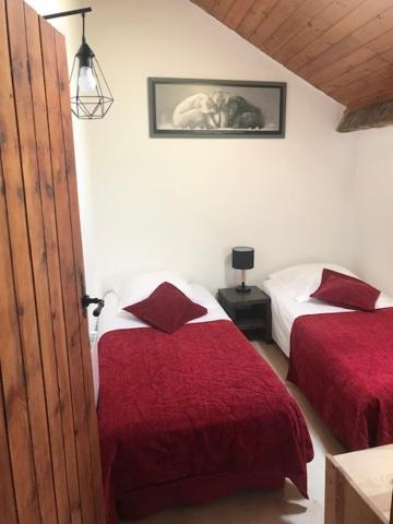 Charmant Appartement Dans Le Village/Coqueto Apartamento En El Pueblecito La Cabanasse Exteriör bild